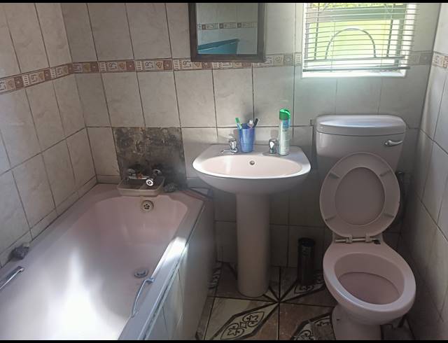 3 BEDROOM FREEHOLD FOR SALE IN WINDMILL PARK
